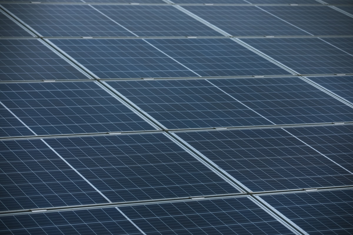 Cobertura comercial com geração solar